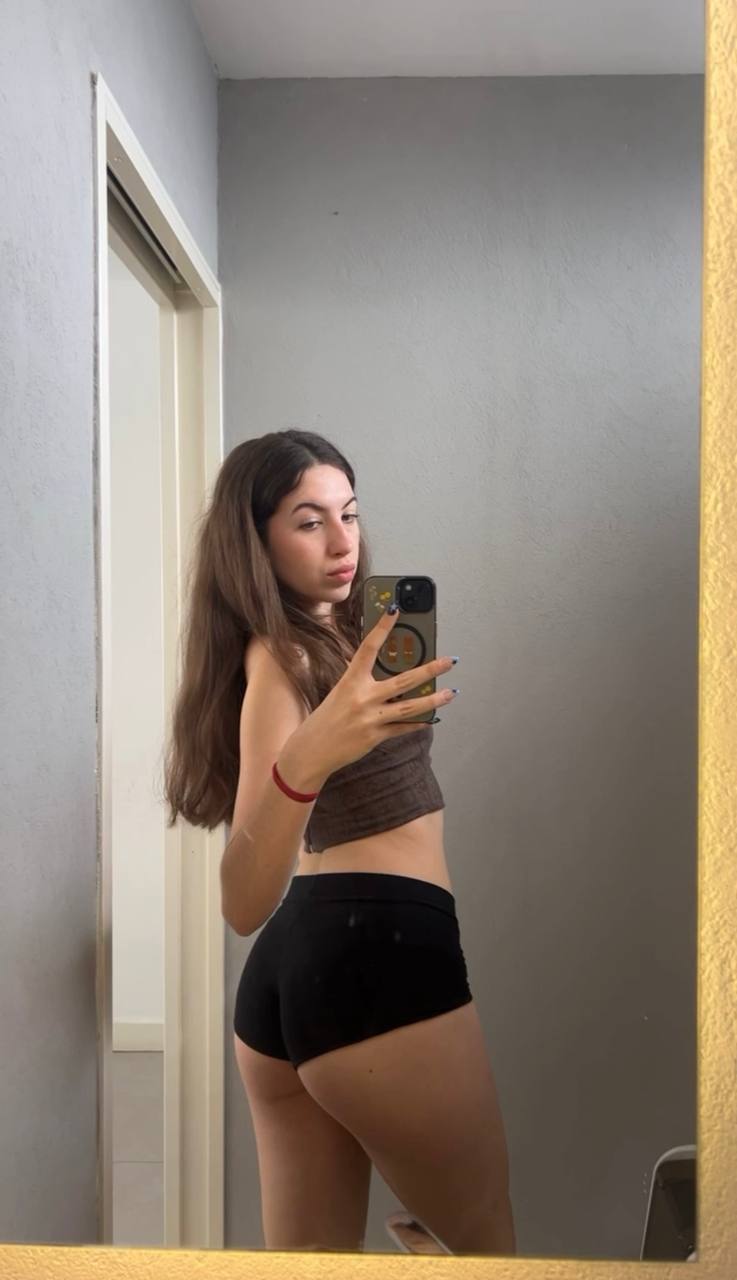 Amber in her underwear in Doha