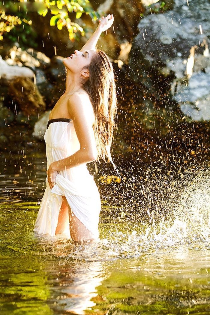 Marie Avgeropoulos in Doha