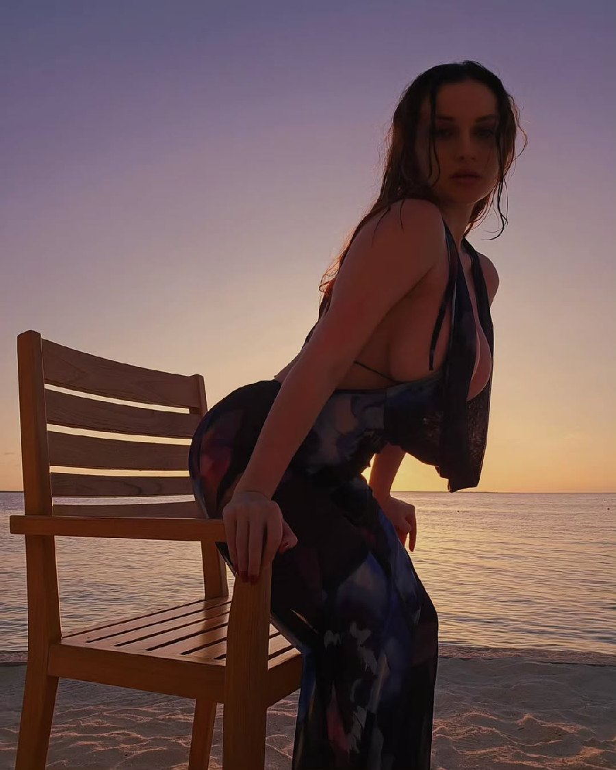 Sexy girl Miranda Faith nude in Doha