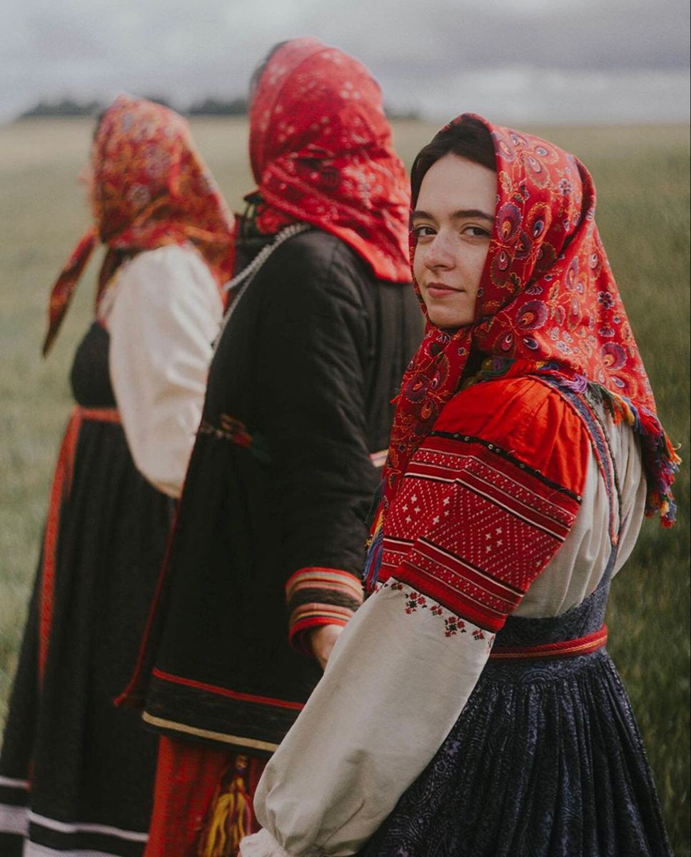 Women in Slavic costumes in Doha