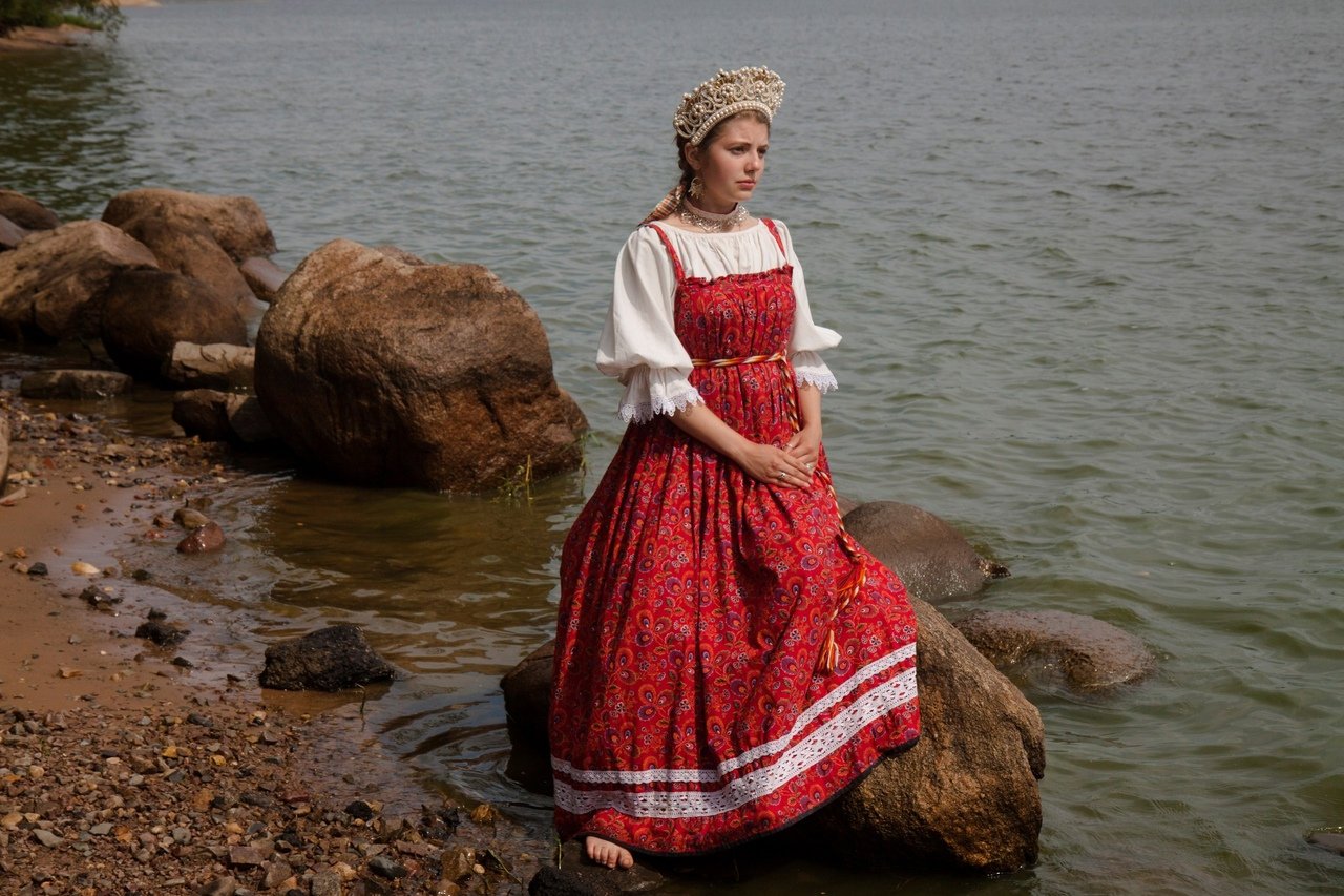 Women in Slavic costumes in Doha