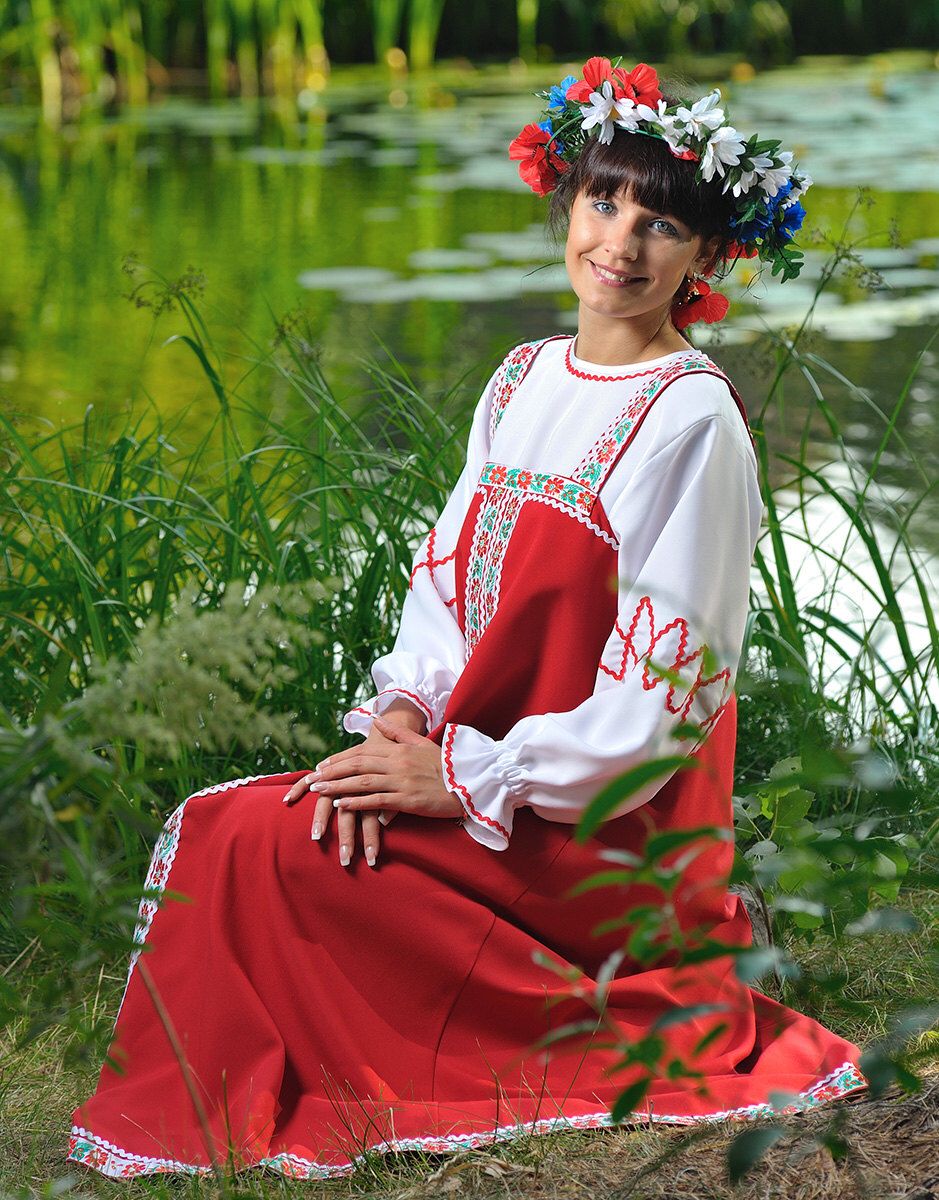 Beautiful girl Girls in Slavic costumes in Doha