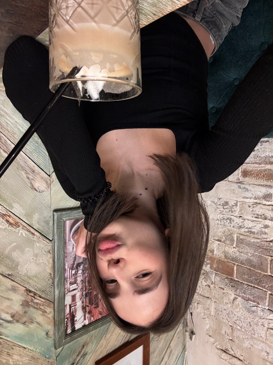 Fresh photos, fresh mood — Tina online in Doha